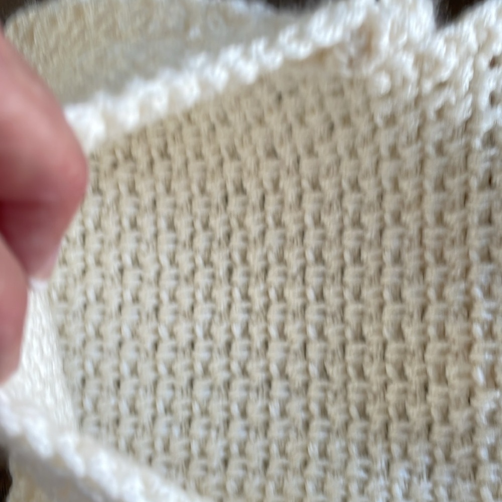 HAND CRAFTED CROCHETED FOLDOVER FRINGED BEADED FLOWER CROSSBODY Cream Boho-Chic - Picture 6 of 8